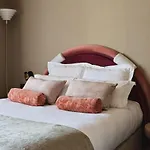 Mercedes Hotel Paris