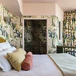 Mercedes Hotel Paris