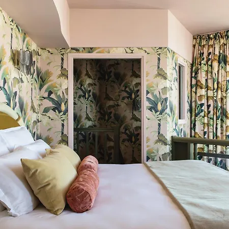 Mercedes Hotel 4*