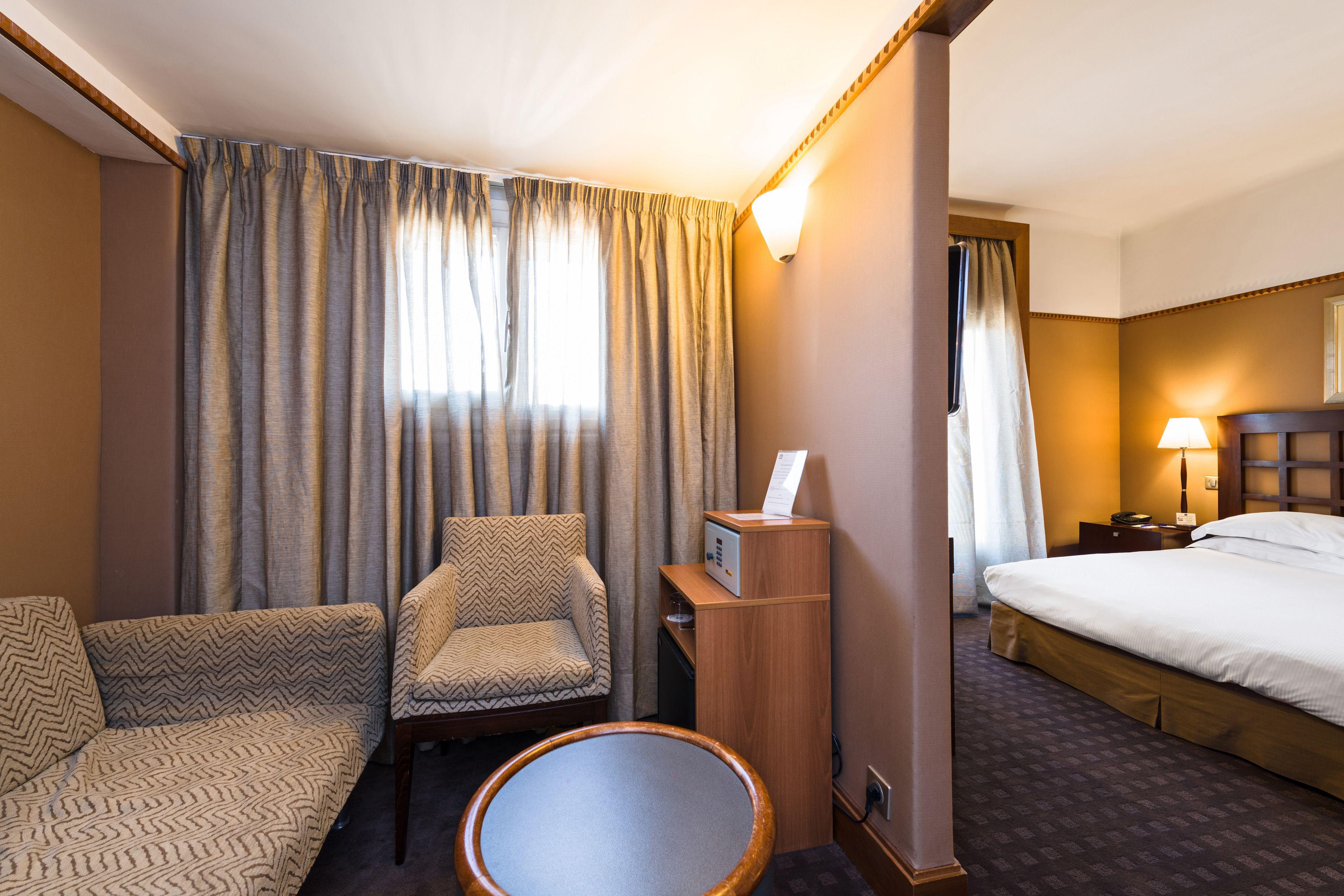 Mercedes Hotel Paris