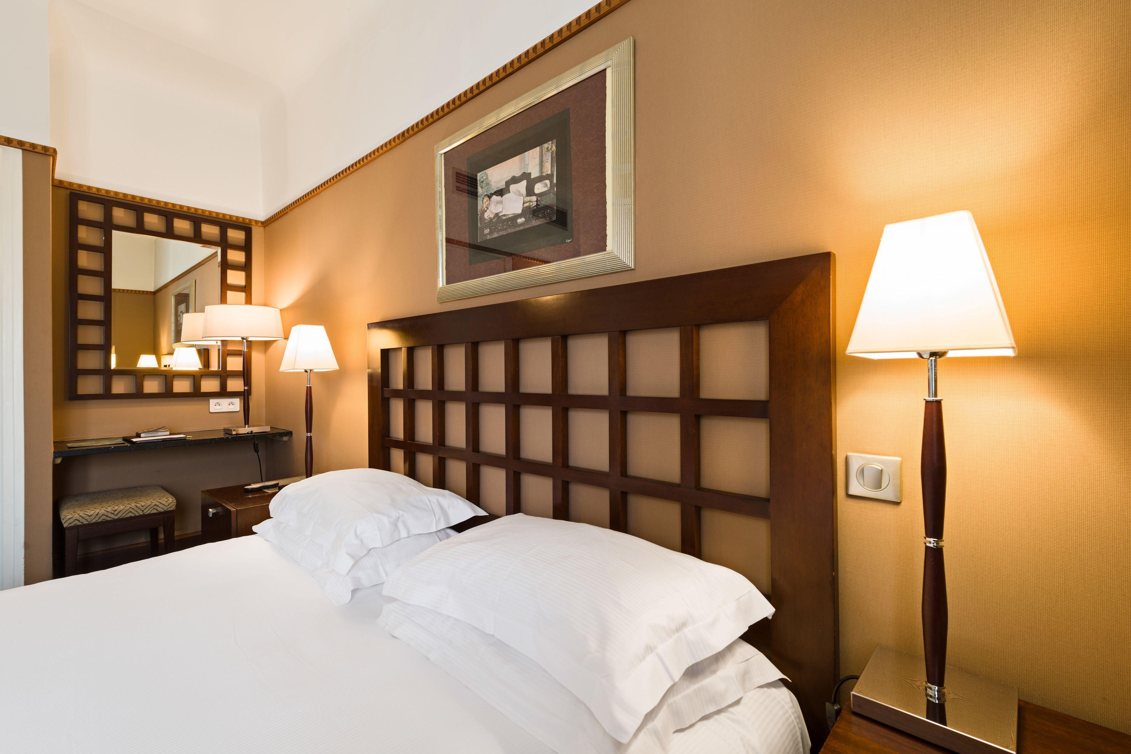 Mercedes Hotel Paris