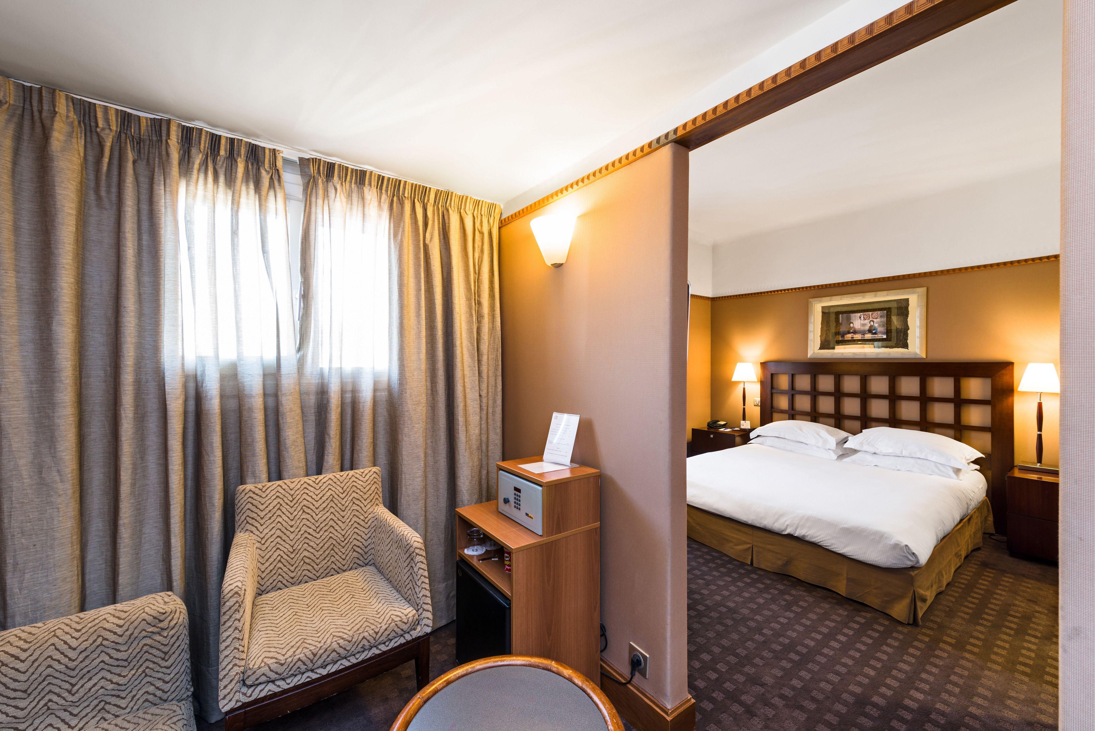 Mercedes Hotel Paris